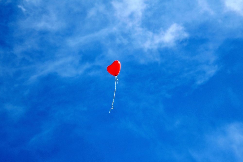 Tips for Letting Go of a Loved One While Keeping Them Close to Your Heart