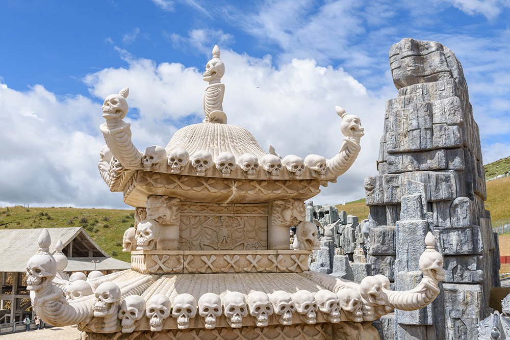 4 Unique Funeral And Burial Customs Around The World